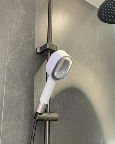 Duschmunstycke med Filter – Mot Grönt, Torrt & Skadat Hår